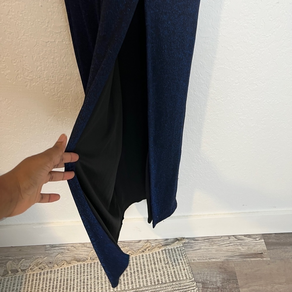 Aidan Mattox V-Neck Long Sleeve Knit Gown - Picture 5 of 11